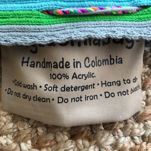 New: Wayuuchilabag Oversized Crossbody Bucket Bag with Pom Poms - Picture 2 of 16